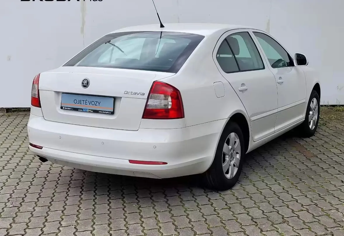 Skoda Octavia 2010 photo 4