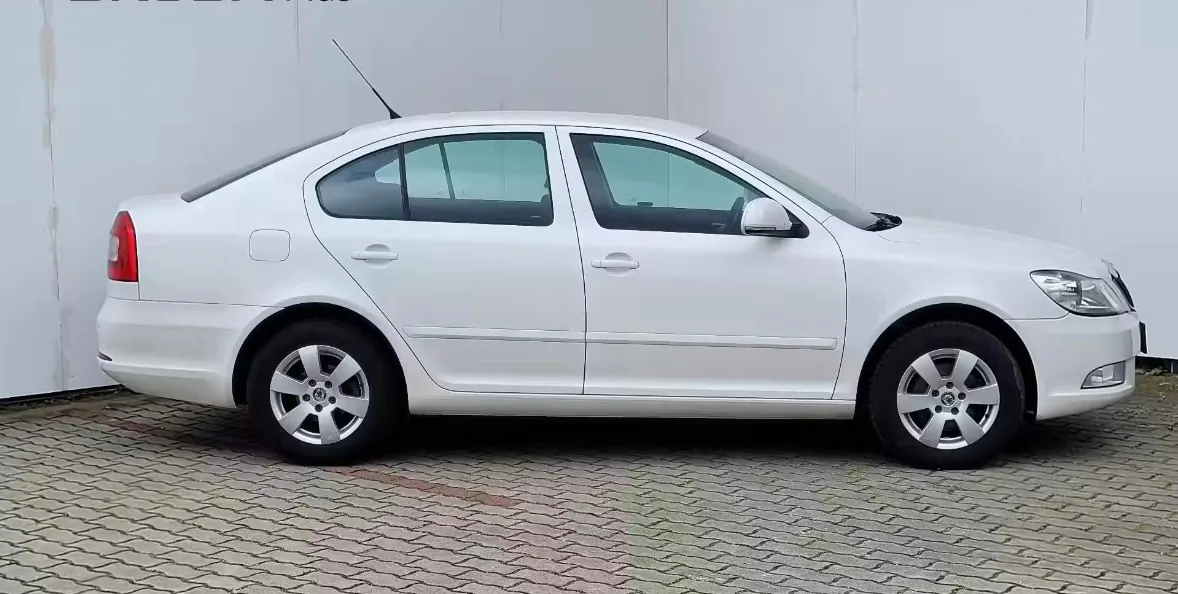 Skoda Octavia 2010 photo 3
