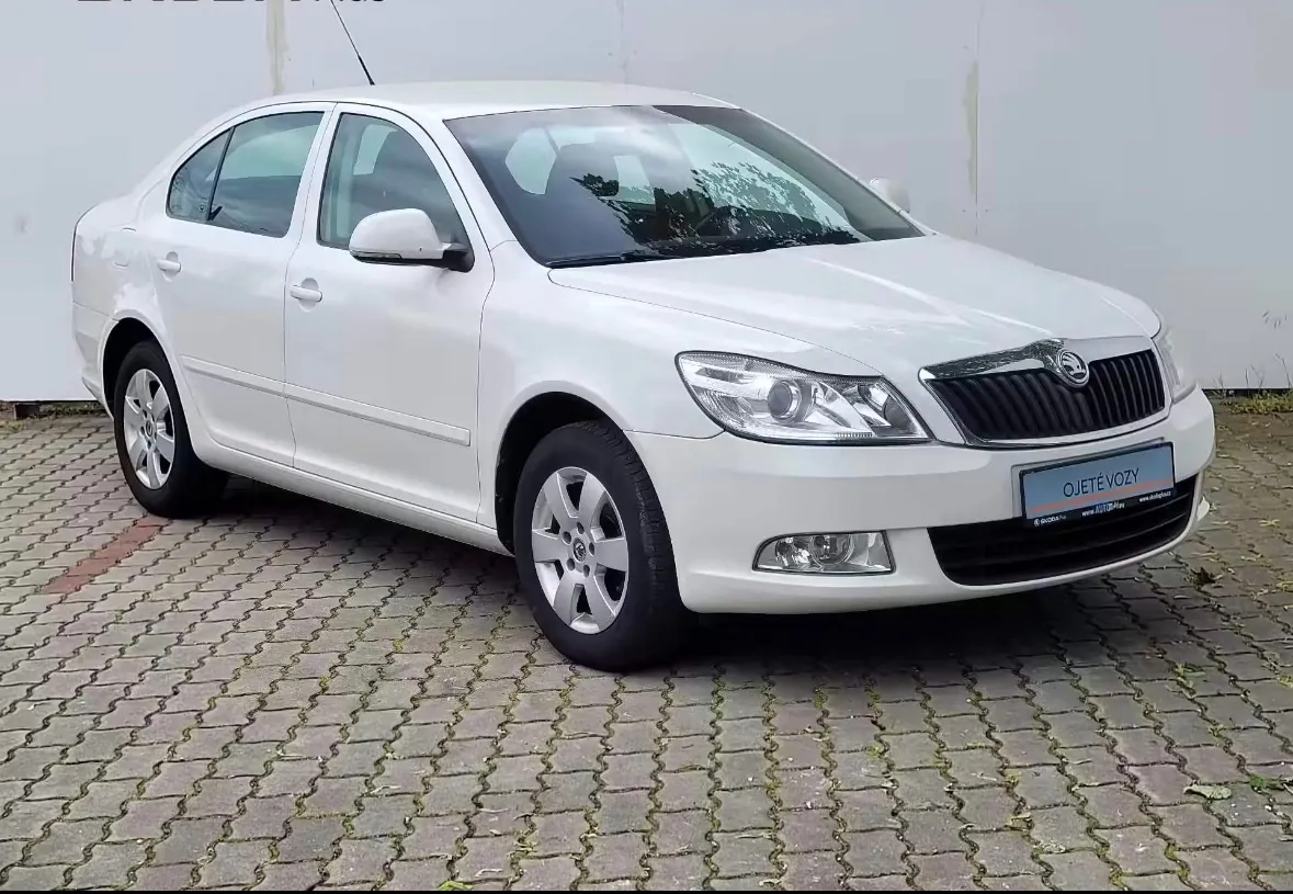 Skoda Octavia 2010 photo 2