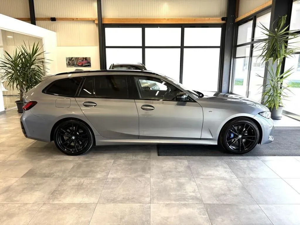 BMW 3 Series 2024 photo 2
