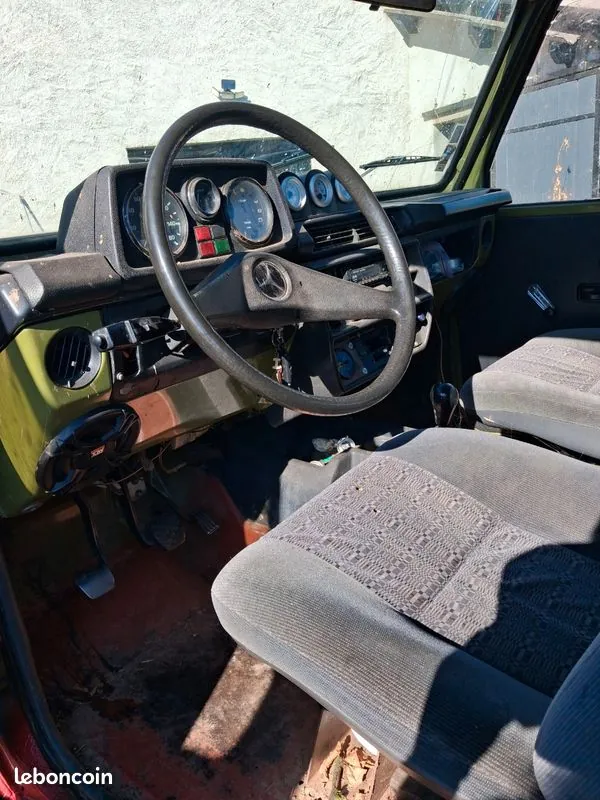 Mercedes-Benz 300 1981 photo 3