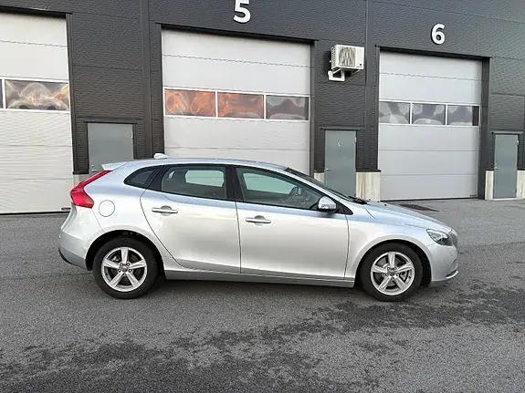 Volvo V40 2015 photo 2