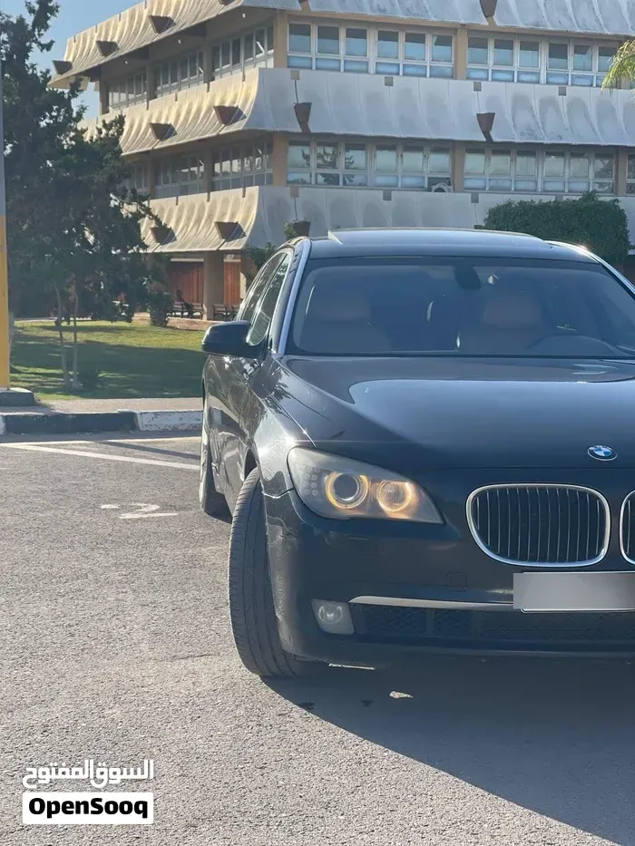 BMW 7 Series 2011 photo 2