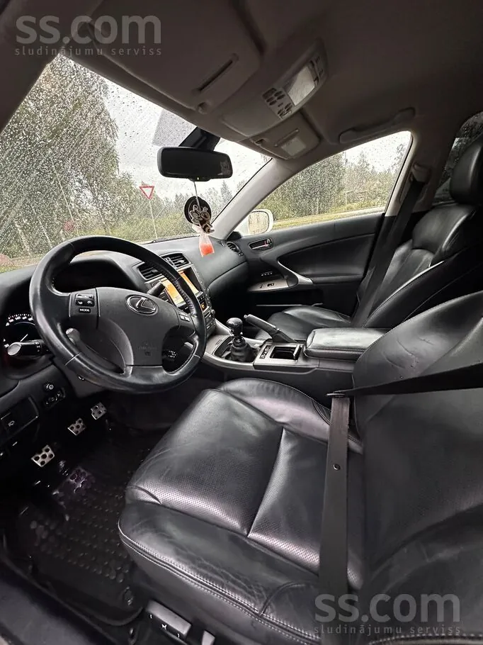 Lexus Is 220 2010 photo 3
