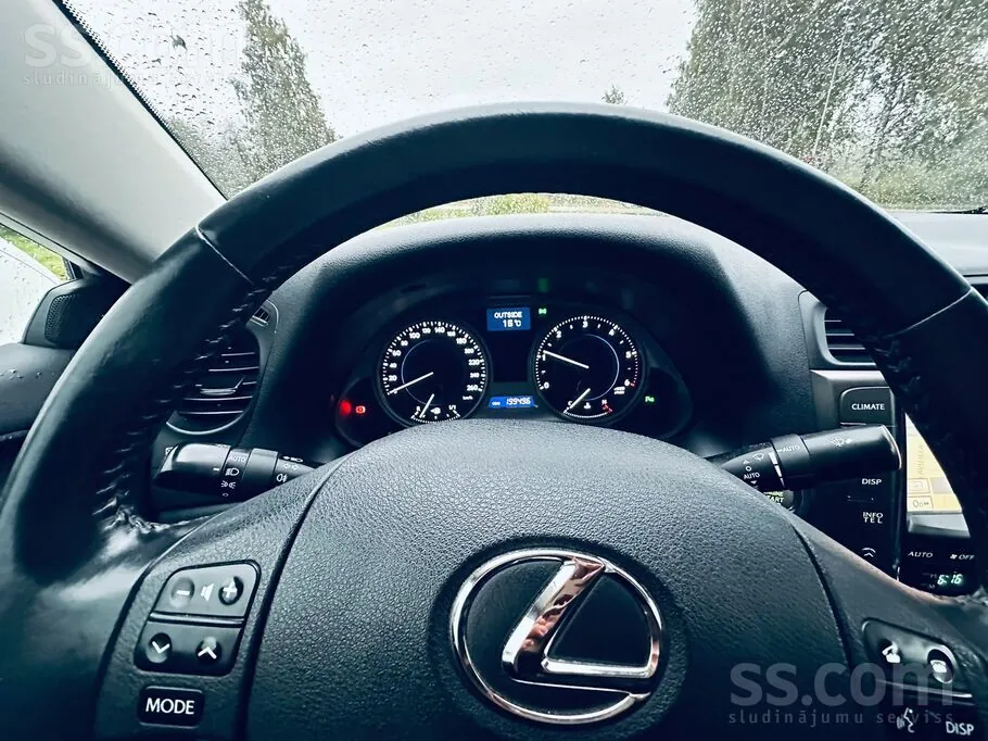 Lexus Is 220 2010 photo 4