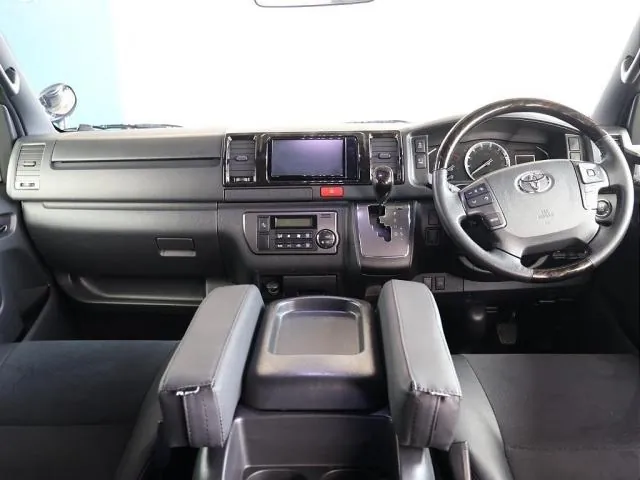 Toyota Hiace 2021 photo 2