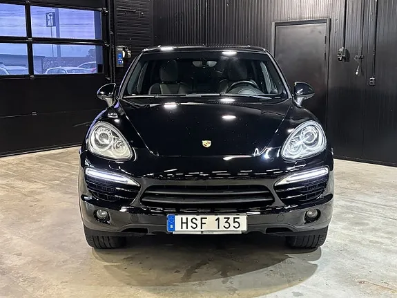 Porsche Cayenne 2011 photo 2