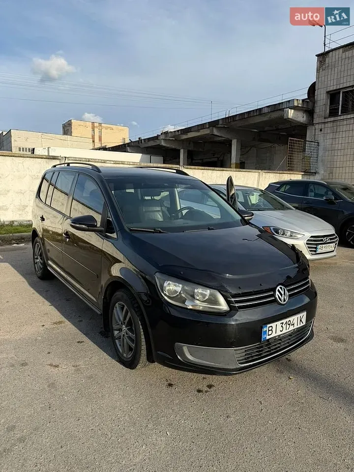 Volkswagen Touran 2012 photo 2