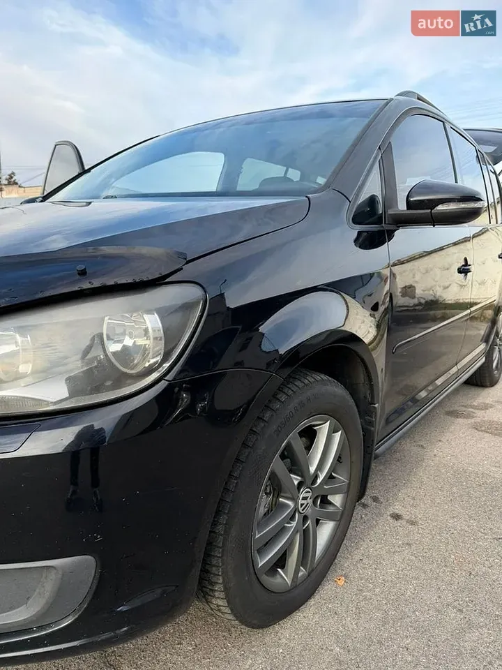 Volkswagen Touran 2012 photo 5