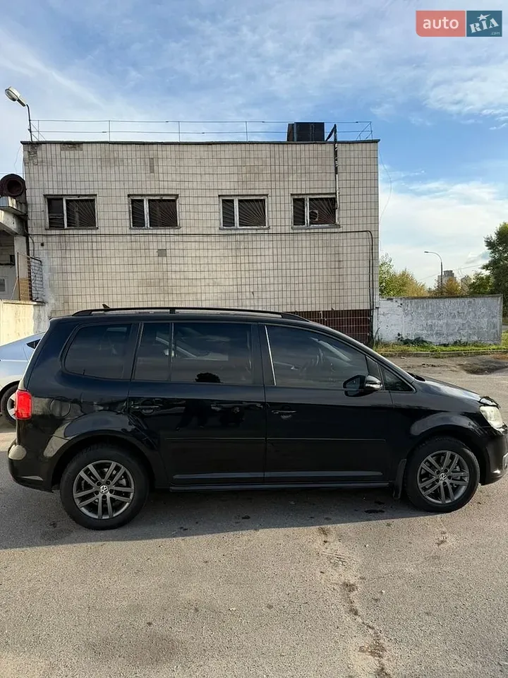 Volkswagen Touran 2012 photo 4