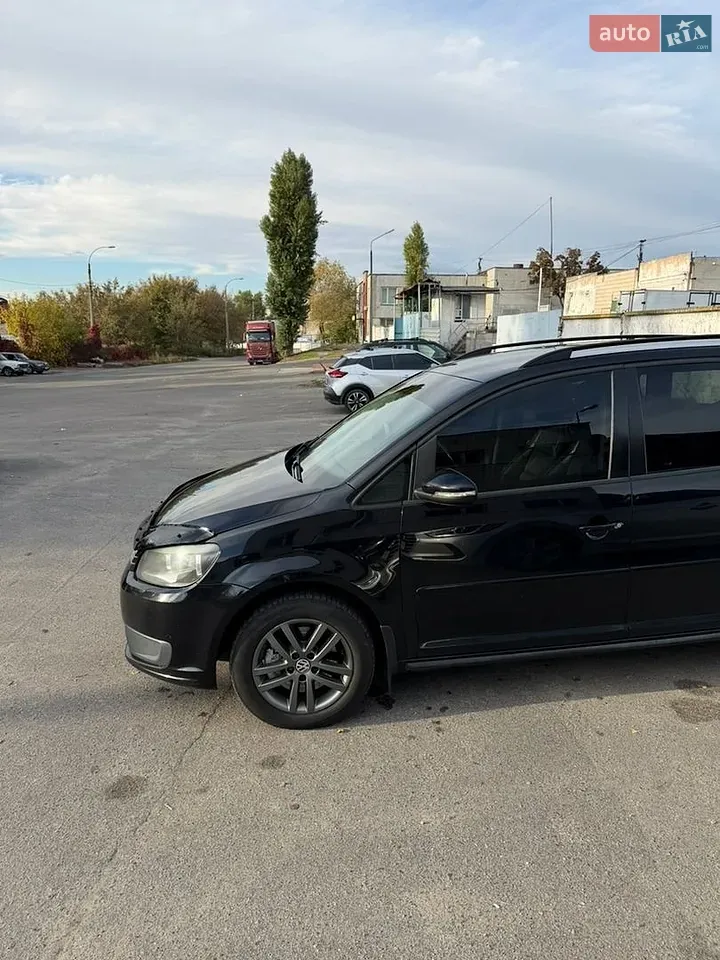 Volkswagen Touran 2012 photo 3