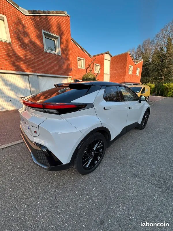 Toyota C-Hr 2024 photo 2
