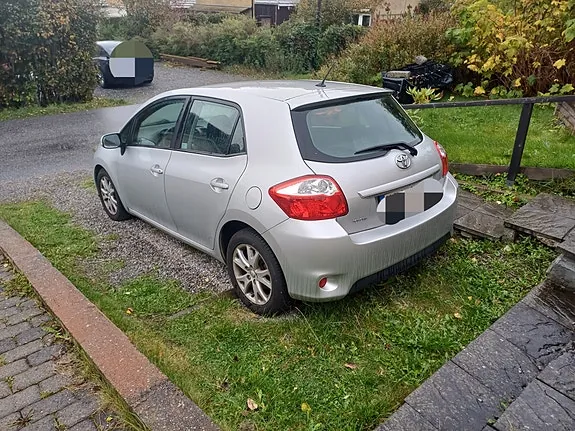 Toyota Auris 2011 photo 2
