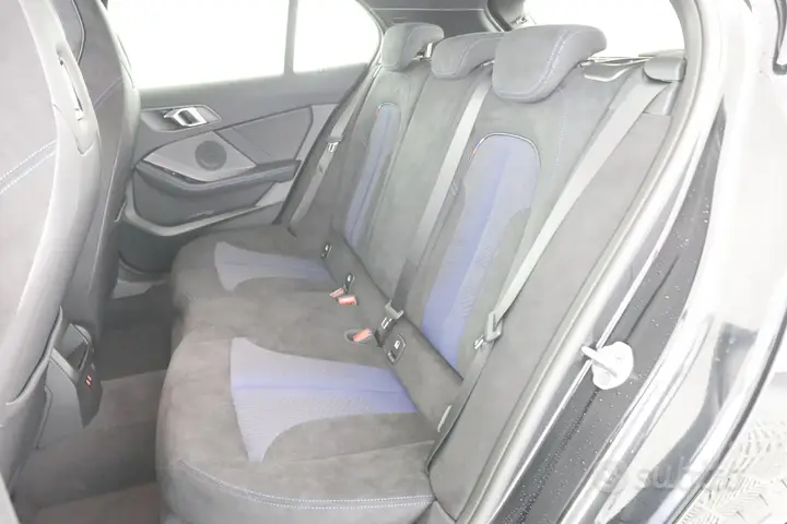 BMW 1 Series 2023 photo 2