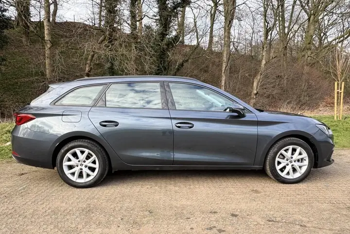 Seat Leon 2024 photo 2