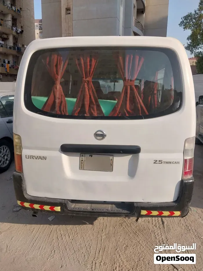 Nissan Oruvan 2012 photo 2