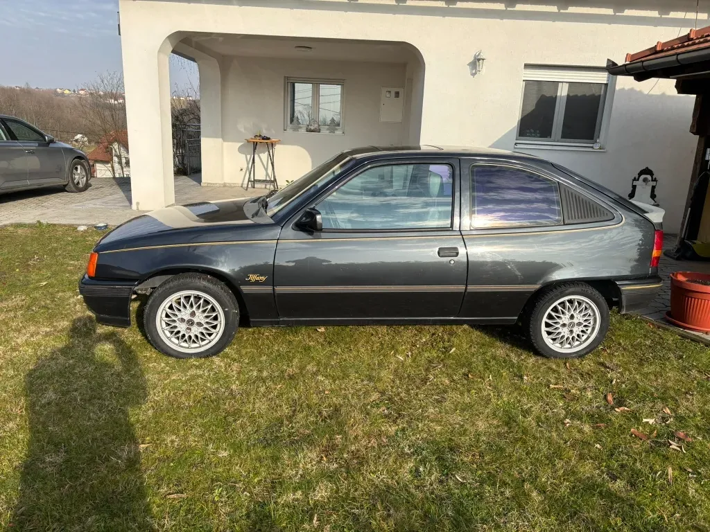 Opel Kadett 1988 photo 2
