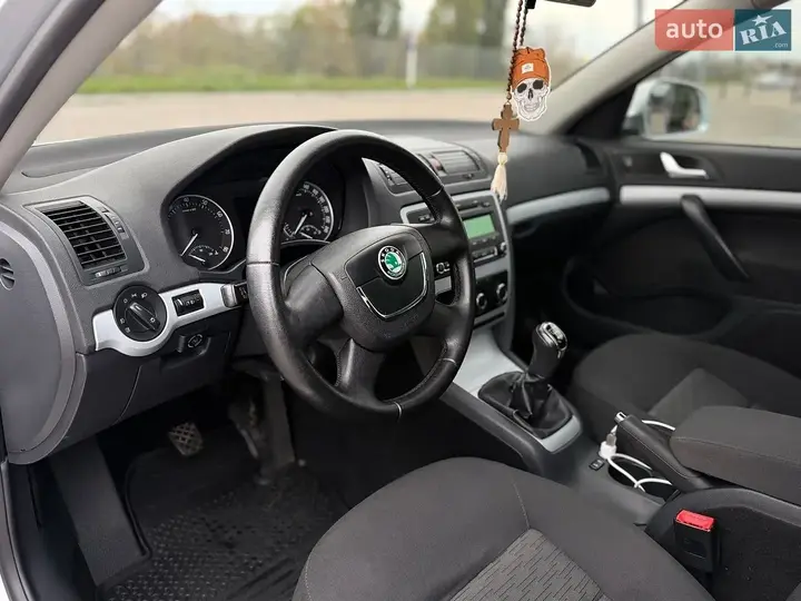 Skoda Octavia 2011 photo 5