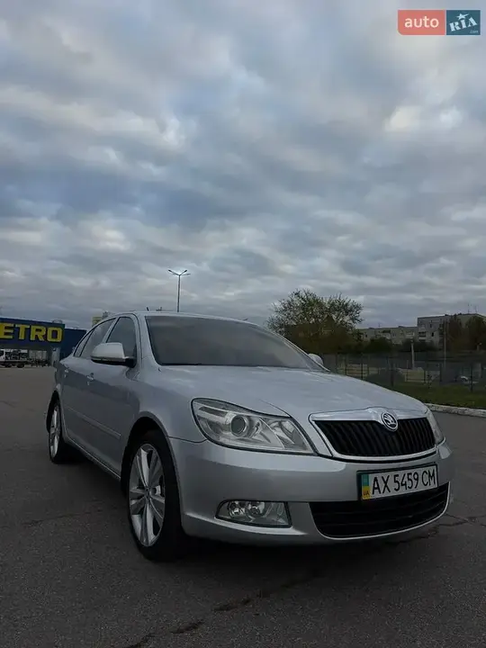 Skoda Octavia 2011 photo 2