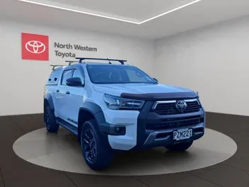 Toyota Hilux 2023 photo 2