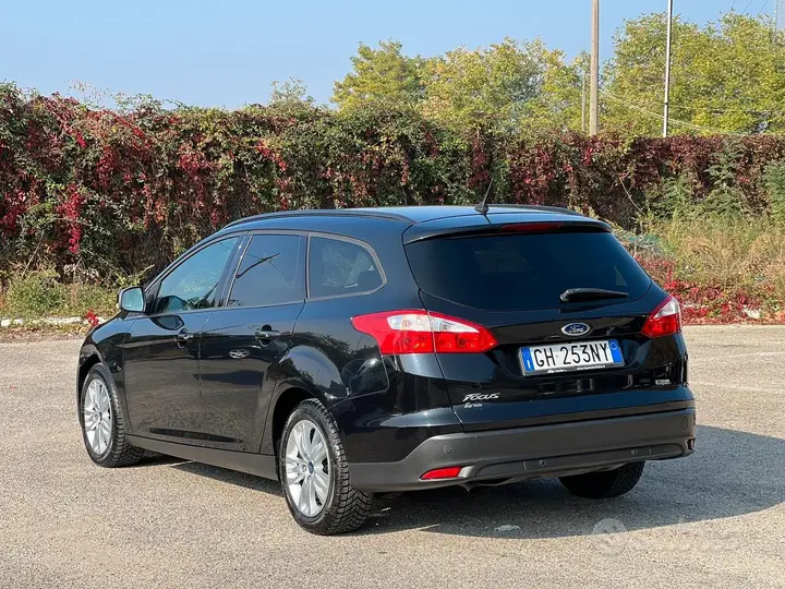 Ford Focus 2013 photo 3