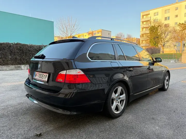 BMW 5 Series 2009 photo 2