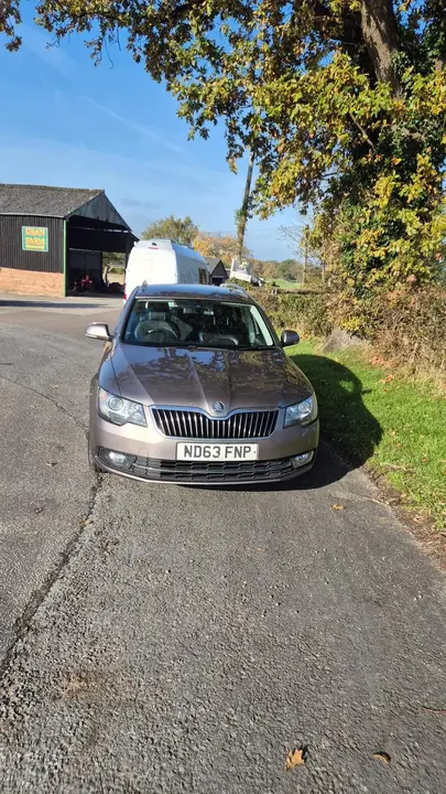 Skoda Superb 2013 photo 2