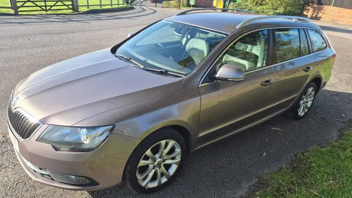 Skoda Superb 2013 photo 3