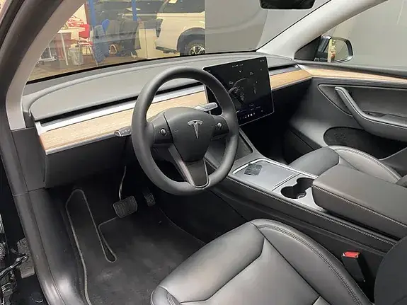 Tesla Model Y 2023 photo 5