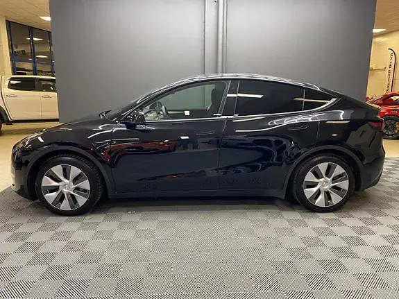 Tesla Model Y 2023 photo 3