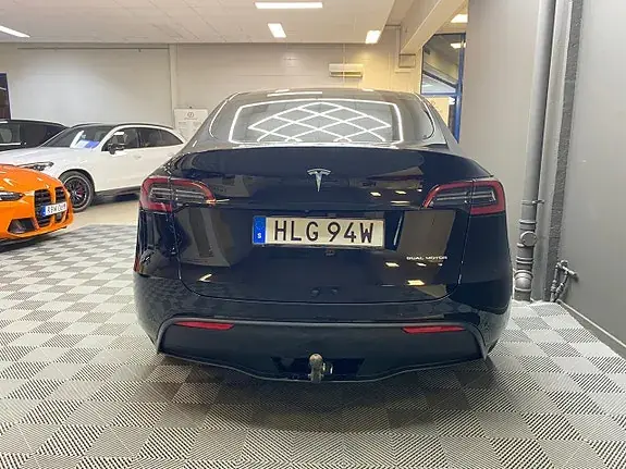 Tesla Model Y 2023 photo 4