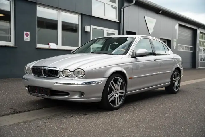 Jaguar X-Type