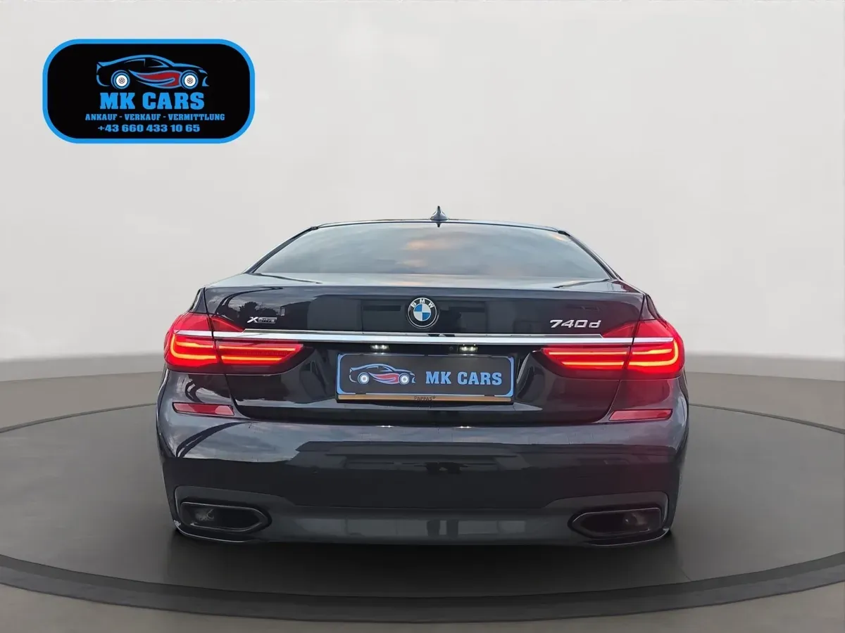 BMW 7 Series 2019 photo 2