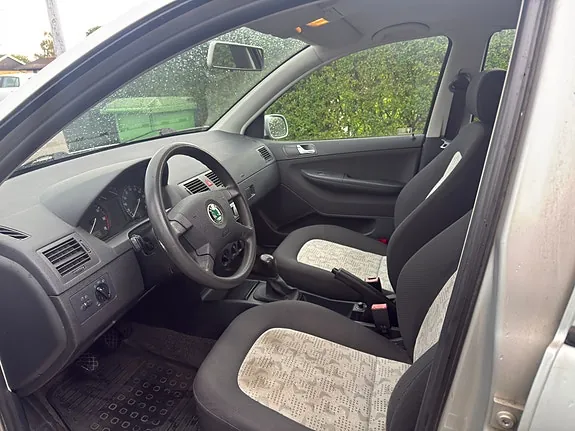 Skoda Fabia 2004 photo 4