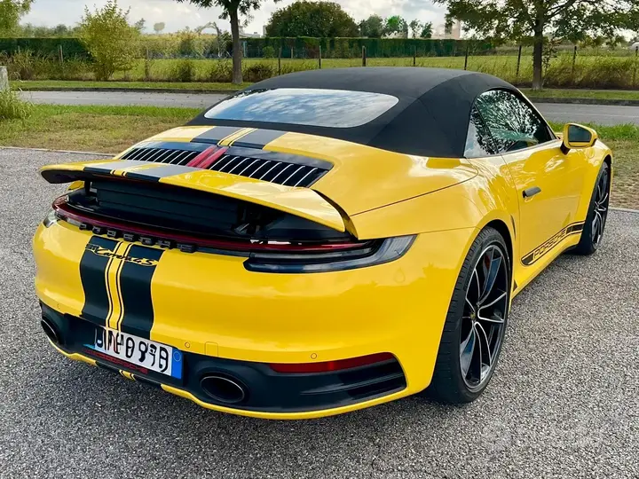 Porsche 911 2021 photo 3