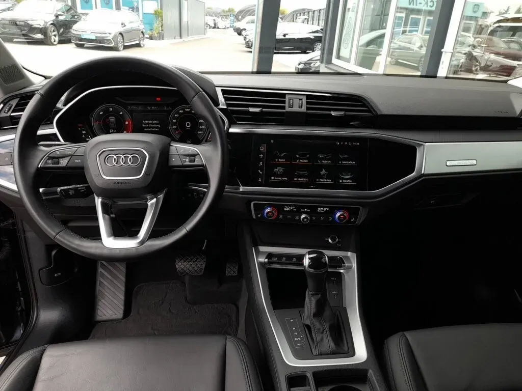 Audi Q3 2022 photo 3