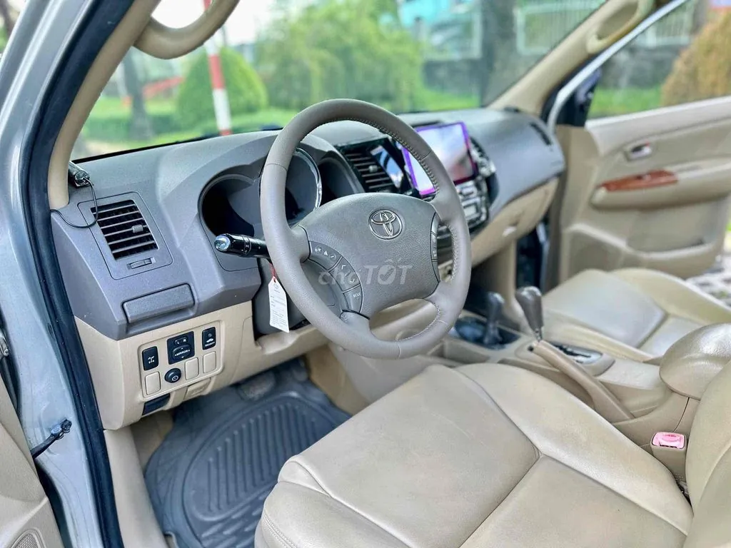 Toyota Fortuner 2010 photo 4