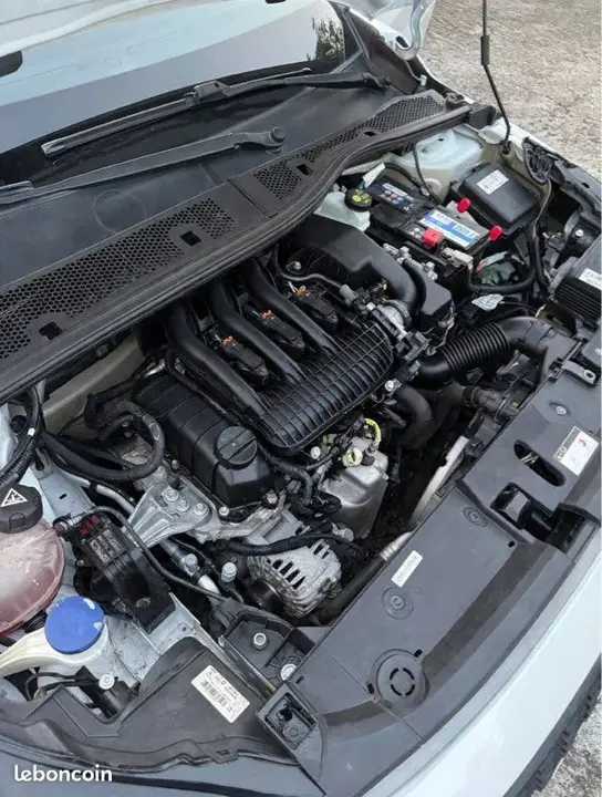 Peugeot 208 2021 photo 2