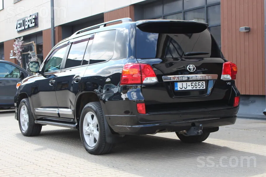 Toyota Land Cruiser 2015 photo 3