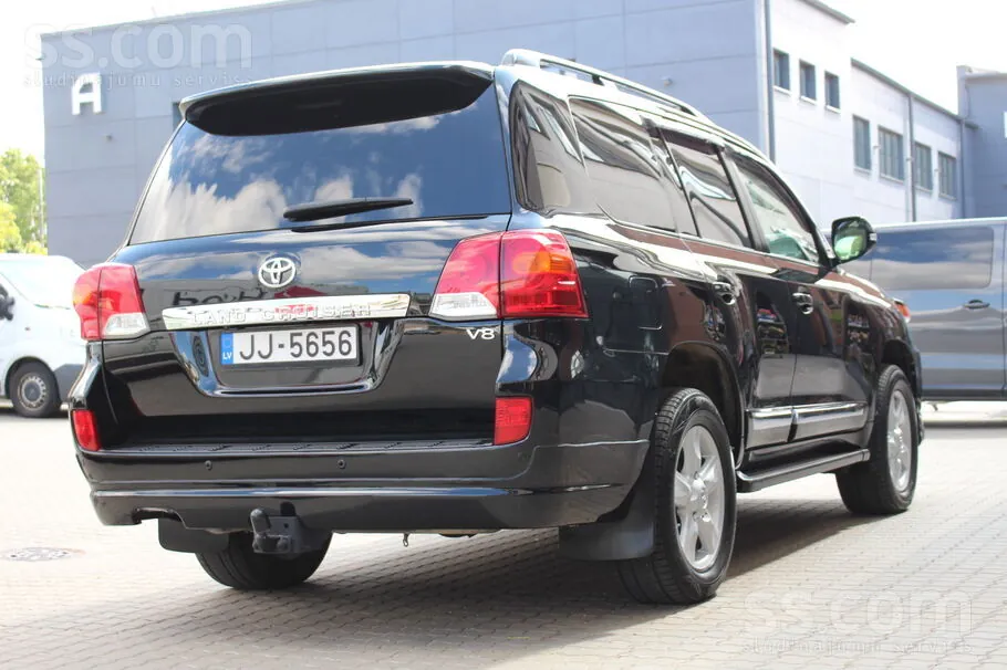 Toyota Land Cruiser 2015 photo 2