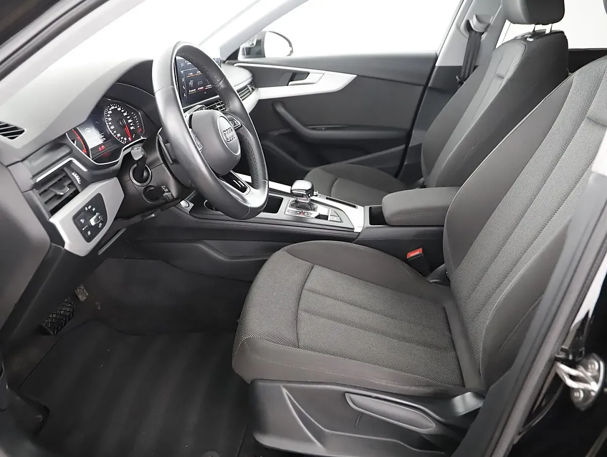 Audi A4 2023 photo 3