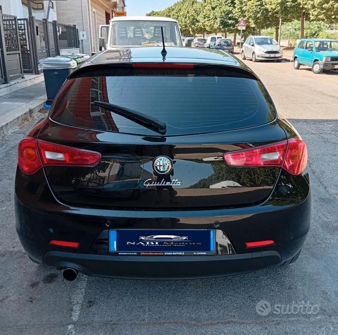 Alfa Romeo Giulietta 2011 photo 5