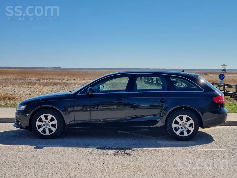 Audi A4 2011 photo 2
