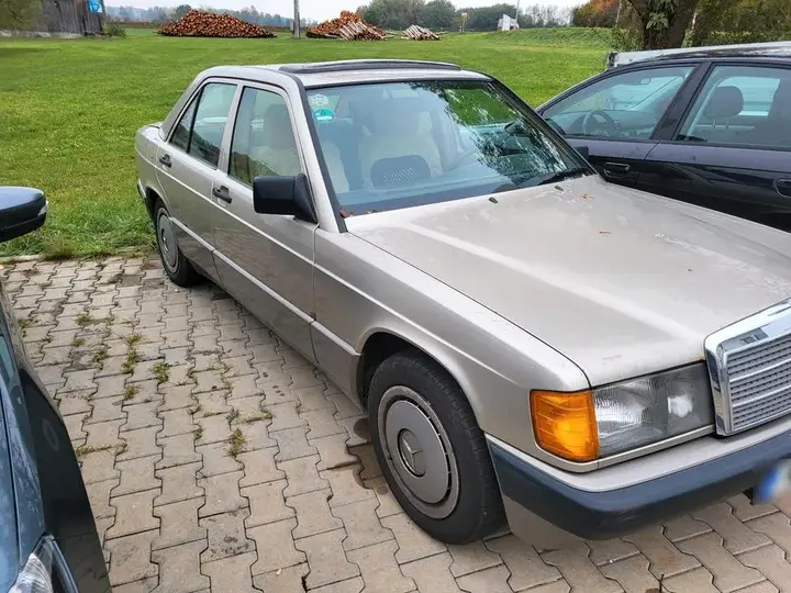 Mercedes-Benz 190 E