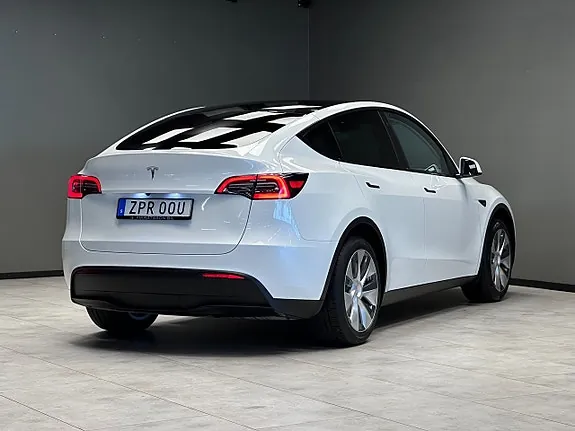 Tesla Model Y 2023 photo 2