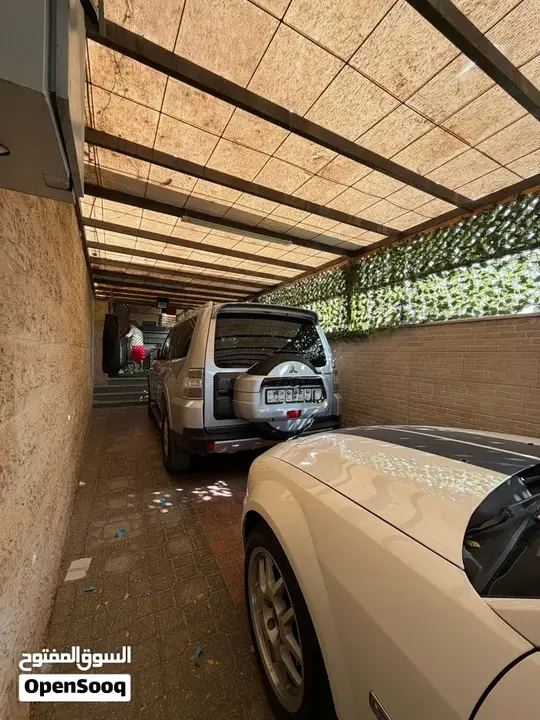 Mitsubishi Pajero 2009 photo 2