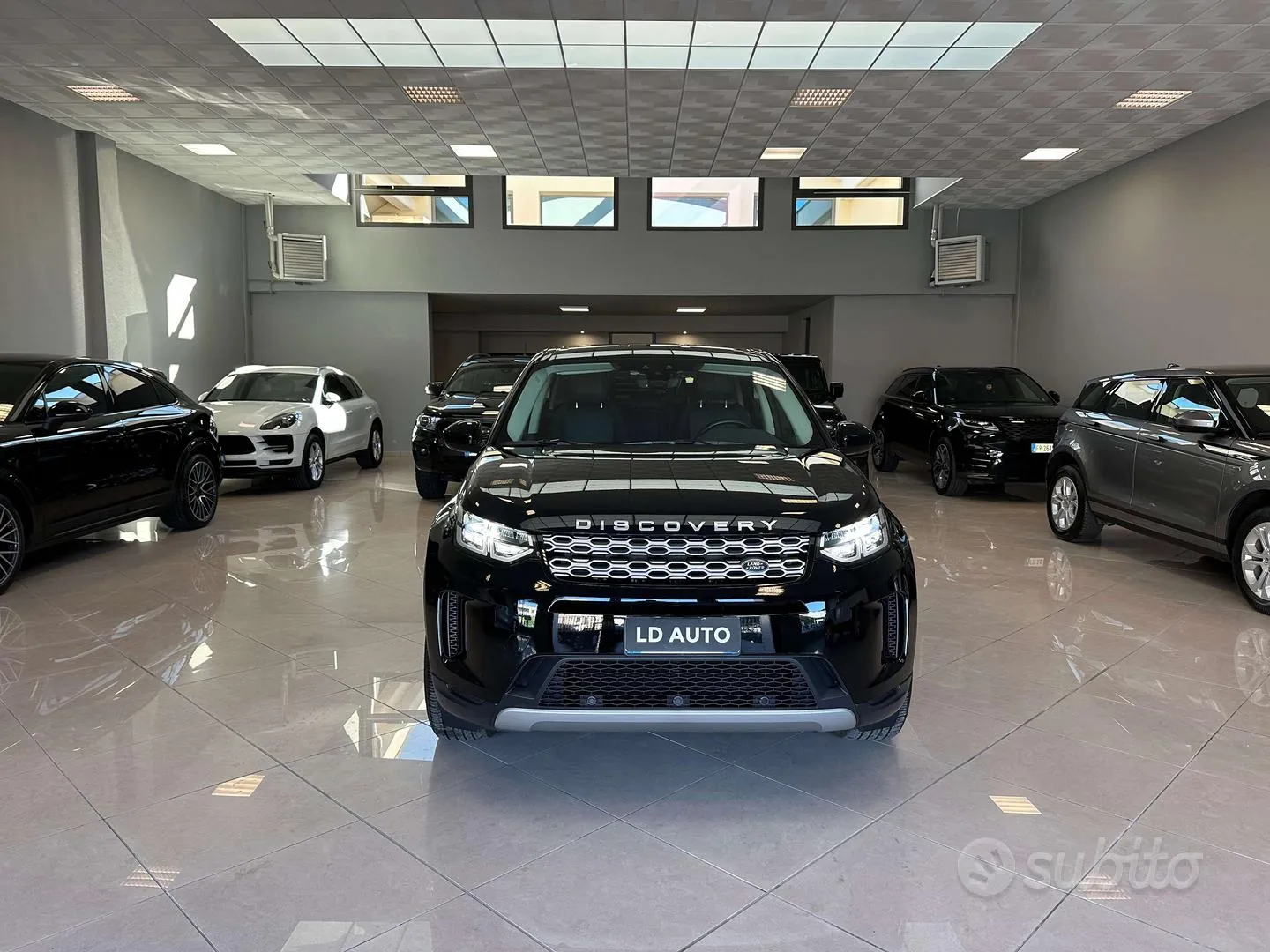 Land Rover Discovery Sport 2020 photo 2