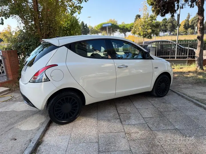 Lancia Ypsilon 2022 photo 3