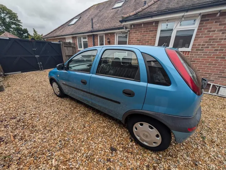 Vauxhall Corsa 2002 photo 2