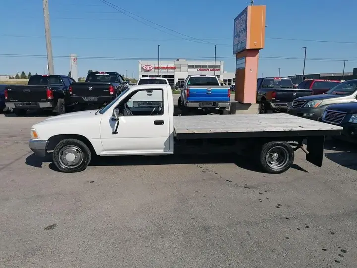 Toyota Tacoma 1989 photo 2